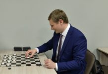 Валентин Коновалов и шашки