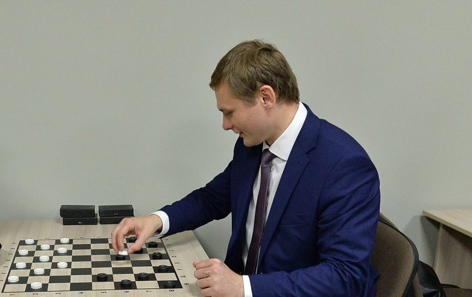 Валентин Коновалов и шашки