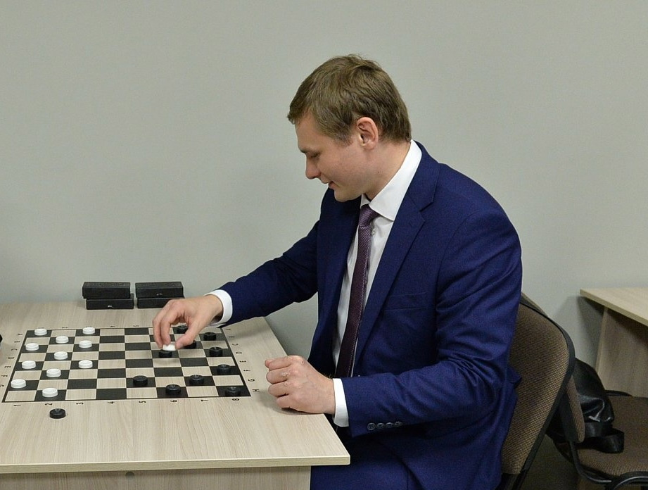 Валентин Коновалов и шашки
