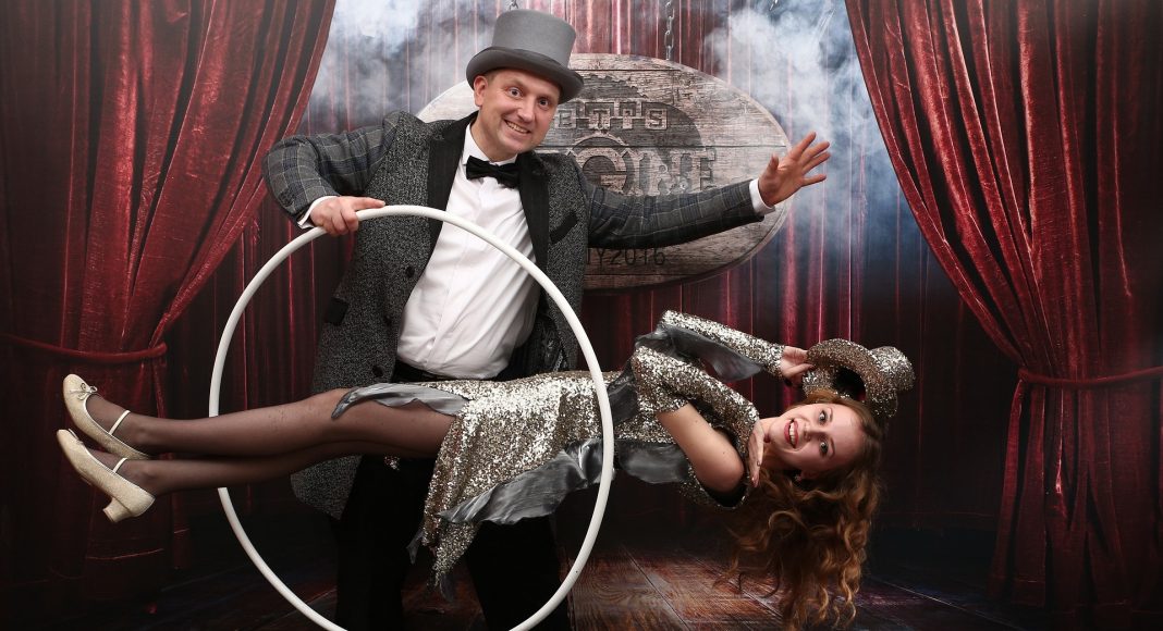 Фокусник. Фокусы. Картинка из фотобанка