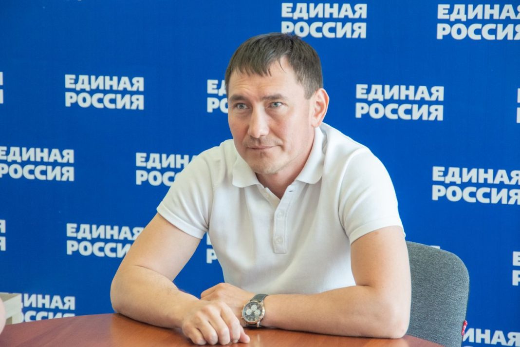 Максим Аткнин. Фото пресс-службы РО «Единая Россия» в РХ