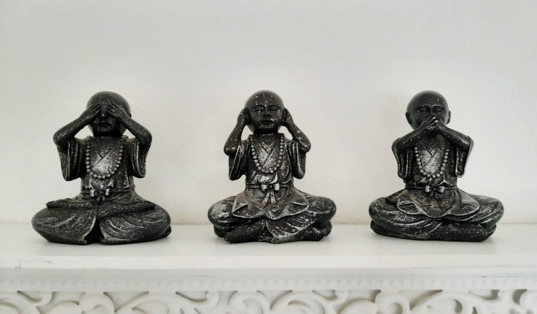 Не вижу, не слышу, не скажу