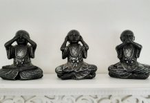 Не вижу, не слышу, не скажу