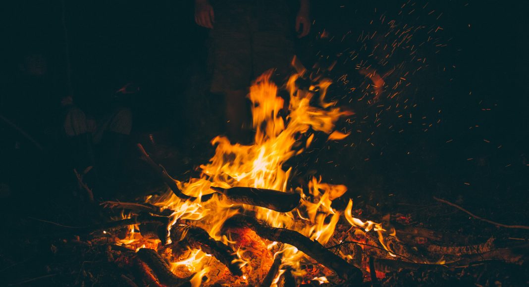 Изображение из фотобанка Костер, огонь