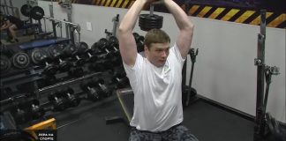 Коновалов с гантелей. Кадр программы «Лера на спорте»