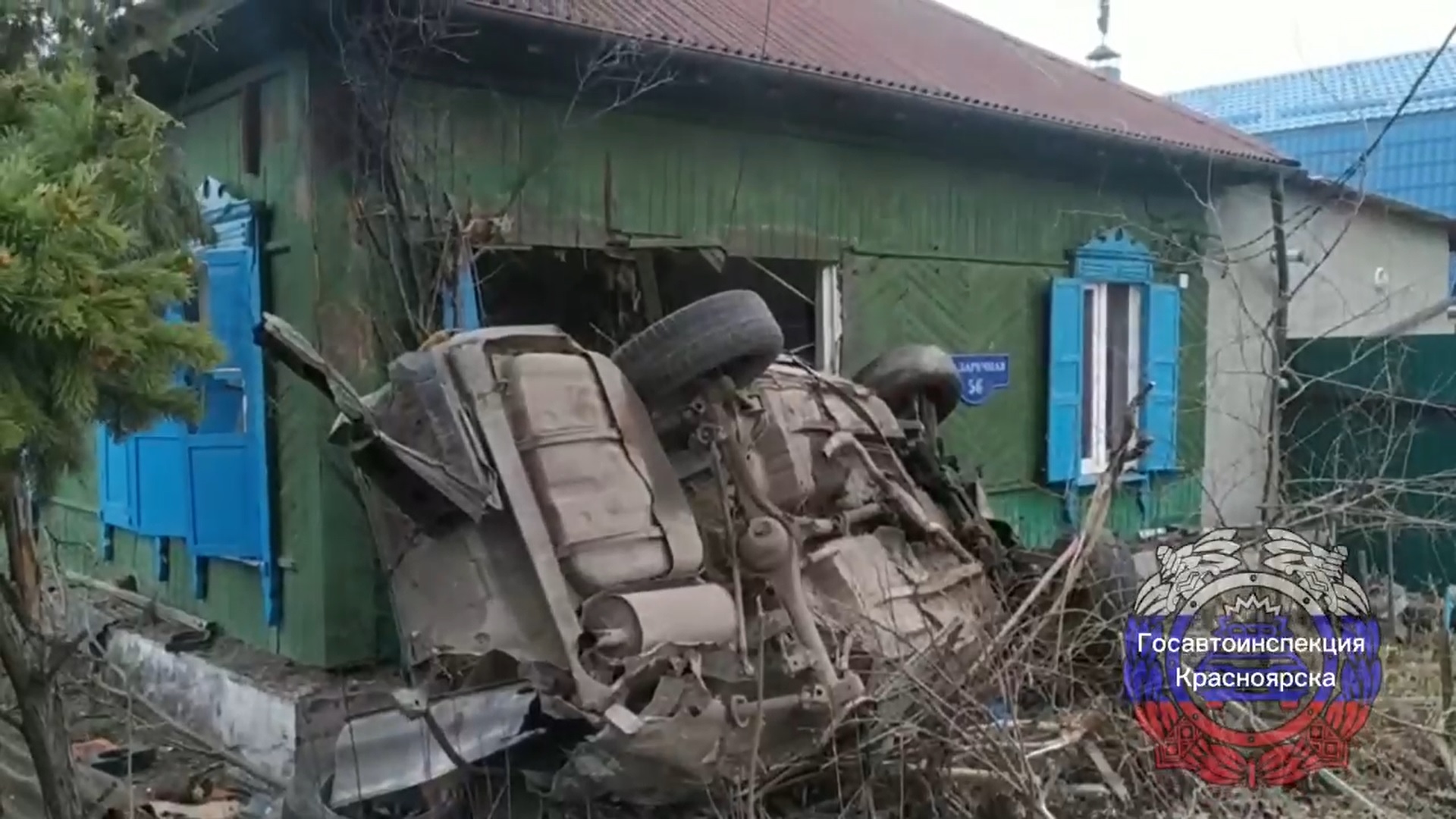 В Красноярске пьяный водитель протаранил частный дом - Пульс Хакасии