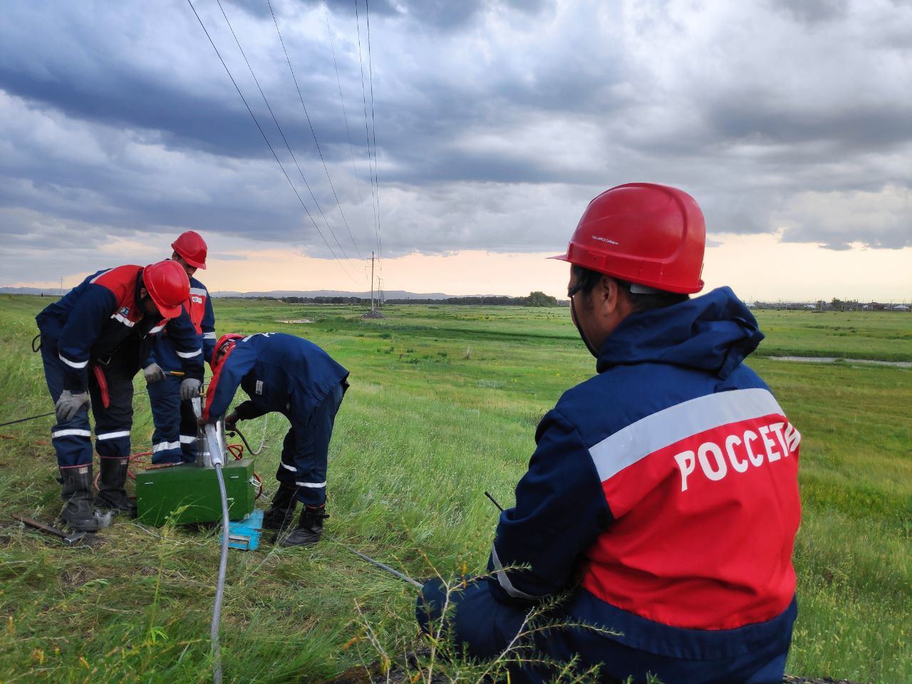 Энергетики полностью восстановили поломанную грозой линию электропередачи в  Хакасии - Пульс Хакасии