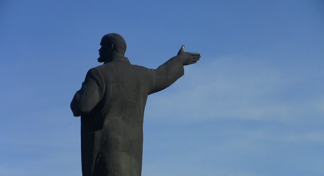 Изображение из фотобанка Памятник Ленину