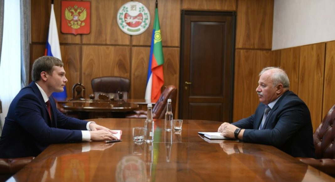 Валентин Коновалов и Сергей Ромашов. Фото: r-19.ru Валентин Коновалов и Сергей Ромашов. Фото: r-19.ru