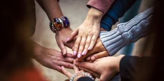 Дружба и единство. Фото из фотобанка