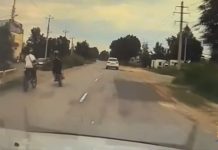 Столкновение двух несовершеннолетних мотоциклистов. Кадр съемки, опубликованной ГИБДД