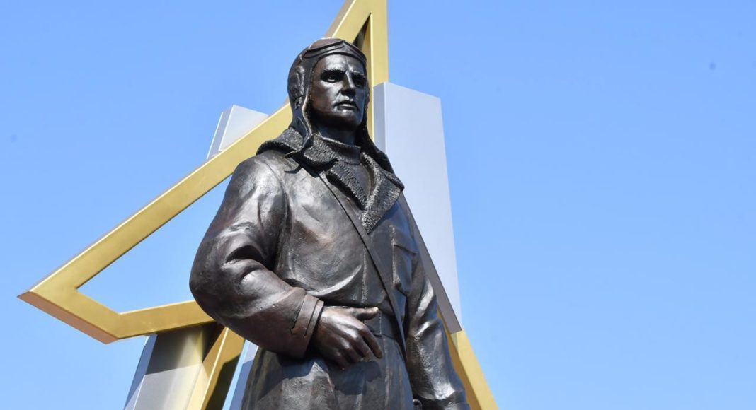 Памятник В.Г. Тихонову. Фото пресс-службы Минкультуры РХ