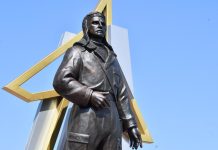 Памятник В.Г. Тихонову. Фото пресс-службы Минкультуры РХ