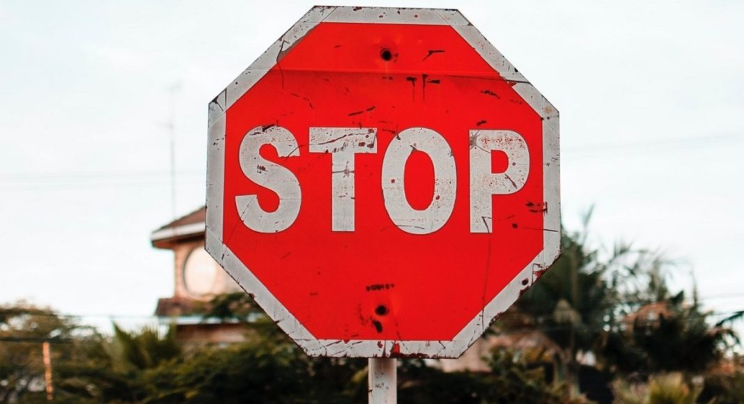 Дорожный знак СТОП