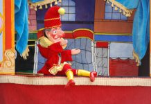 Петрушка, перчаточная кукла