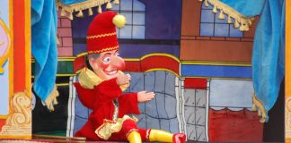 Петрушка, перчаточная кукла