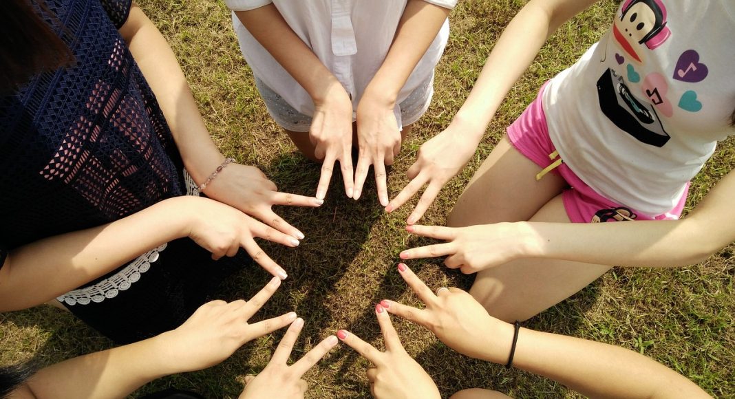 Лагерь. Команда. Фото из фотобанка