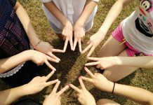 Лагерь. Команда. Фото из фотобанка