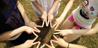 Лагерь. Команда. Фото из фотобанка