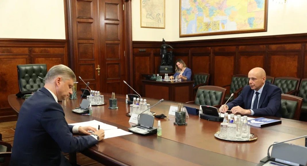 Встреча Сергея Сокола с представителем РЖД Олегом Белозеровым