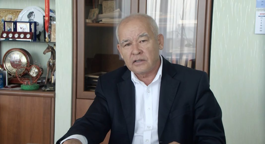 Абрек Челтыгмашев. Кадр съемки пресс-службы Администрации Аскизского района