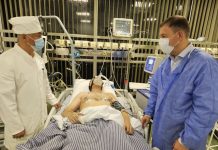 Андрей Турчак в реанимации у Сергея Сокола. Фото пресс-службы ЕР