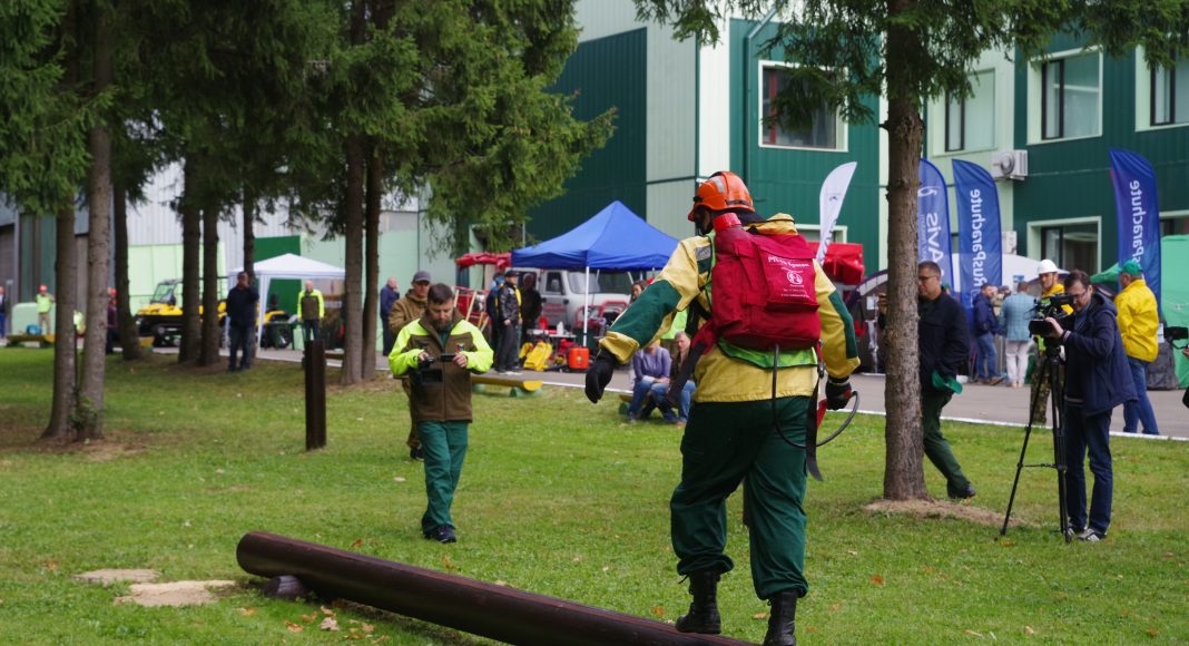 Соревнование лесных пожарных. Фото пресс-службы Федеральной Авиалесоохраны