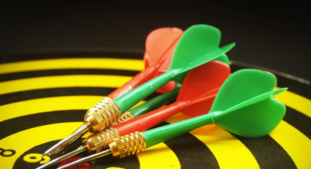 Мишень, дротики