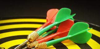 Мишень, дротики