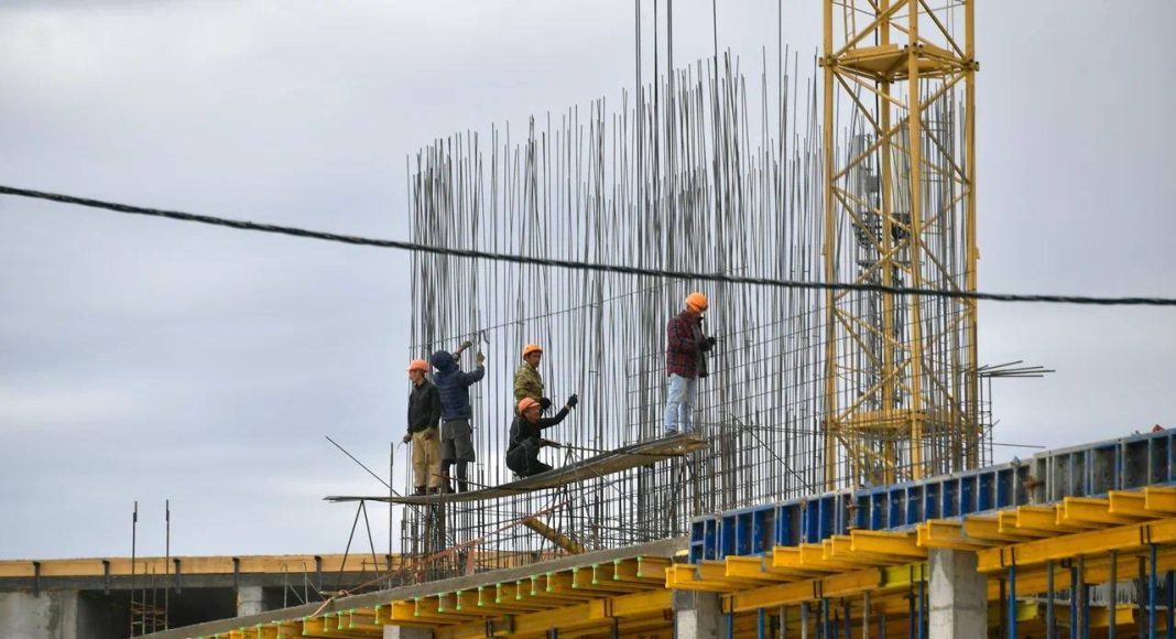 Строительство школы в Туве. Фото из телеграм-канала Владислава Ховалыга