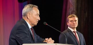 Штыгашев и Коновалов. Фото пресс-службы главы РХ