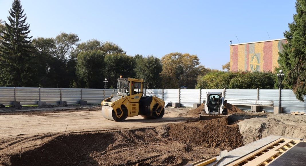 Фото: Абакан.рф Реконструкция фонтана на Театральной площади в Абакане