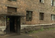 Аварийный дом в Черногорске. Фото пресс-службы Минстроя РХ