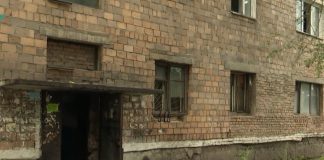 Аварийный дом в Черногорске. Фото пресс-службы Минстроя РХ