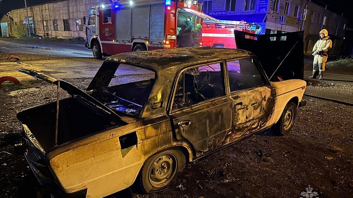 В Абакане очевидцы спасли мужчину из горящего автомобиля - Пульс Хакасии