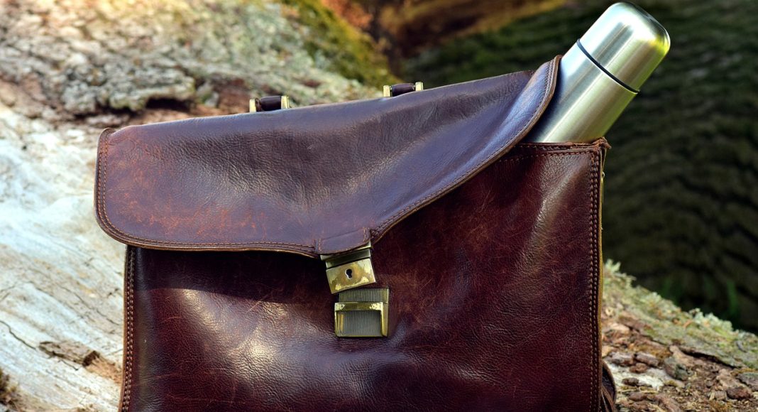 Портфель. Изображение из фотобанка