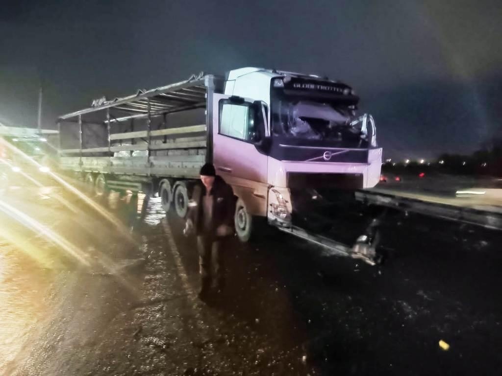 В Абакане тягач столкнулся с автобусом - Пульс Хакасии