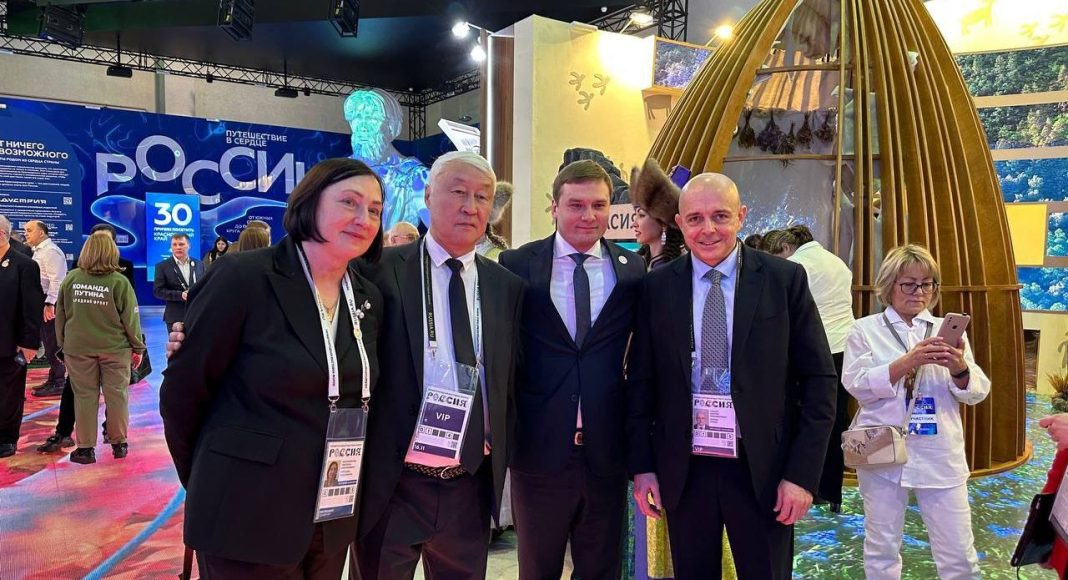 Сергей Сокол и Валентин Коновалов на выставке «Россия»