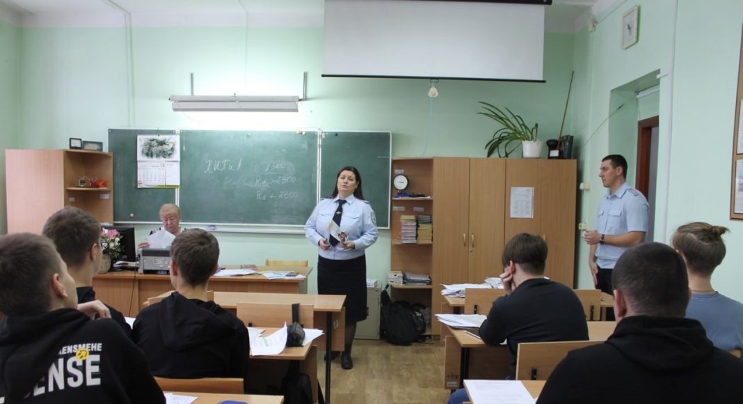 Беседа со студентами «Нет ненависти и вражде». Фото из соцсетей МВД по РХ