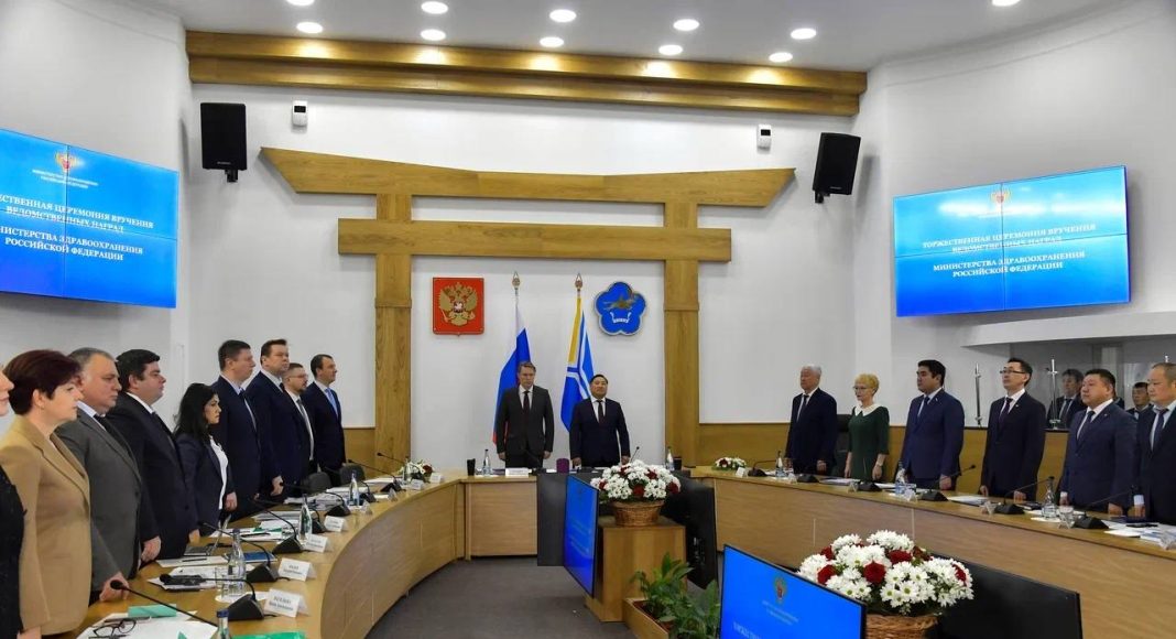 Награждение медработников Тувы. Фото из соцсетей Владислава Ховалыга