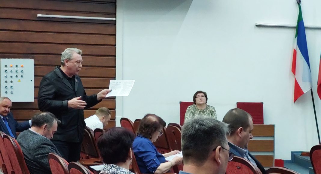 Сергей Ряшенцев в Совете депутатов Саяногорска.