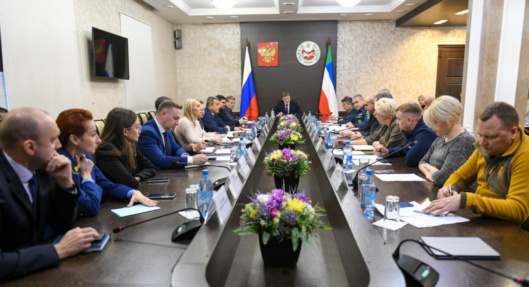 Оперативный штаб. Фото со страницы Валентина Коновалова