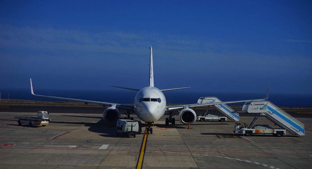 Самолет. Трап. Картинка из фотобанка Самолет. Трап. Картинка из фотобанка