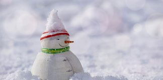 Мороз. Зима. Снеговик. Картинка из фотобанка