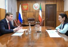 Валентин Коновалов и Татьяна Раменская. Фото пресс-службы главы Хакасии