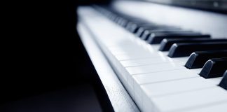 Фортепиано. Музыка. Изображение из фотобанка