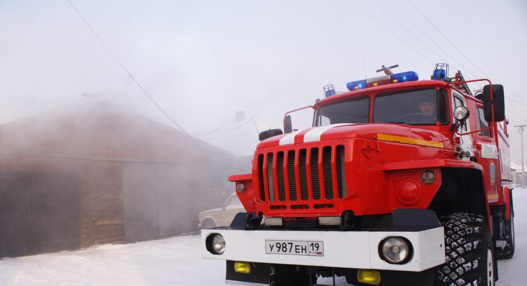 Пожарная машина. Фото пресс-службы МЧС по РХ