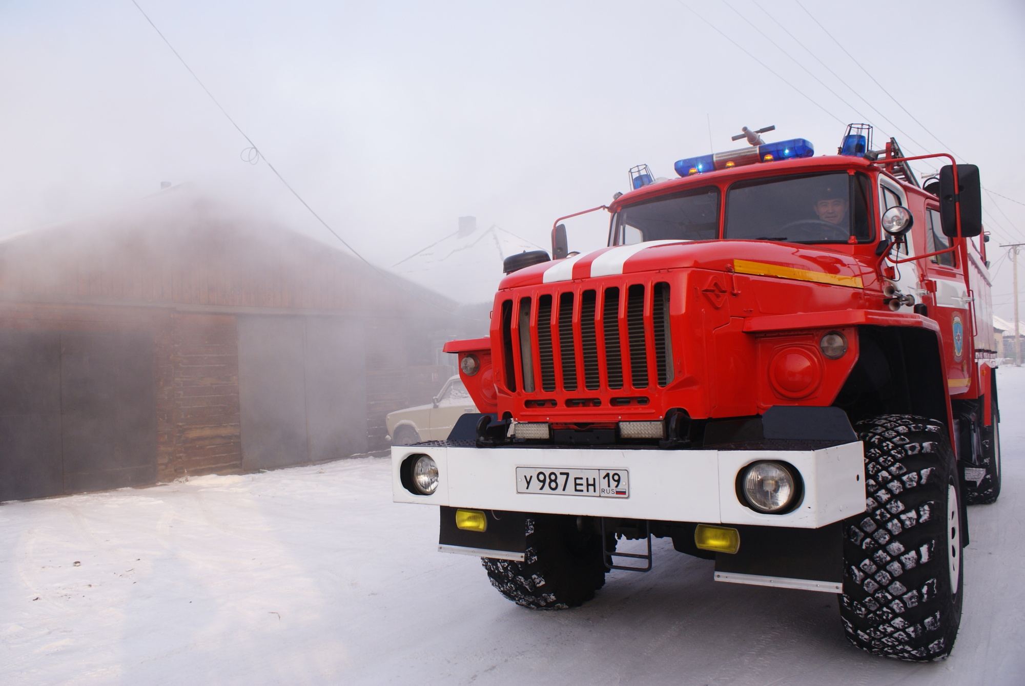 Пожарная машина. Фото пресс-службы МЧС по РХ