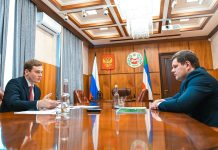 Валентин Коновалов и Владимир Лебедев. Фото предоставлено пресс-службой главы РХ