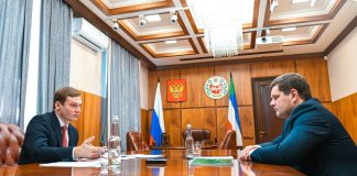 Валентин Коновалов и Владимир Лебедев. Фото предоставлено пресс-службой главы РХ